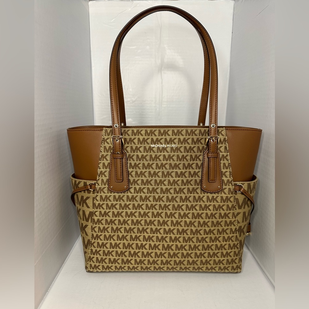Michael Kors Voyager Tote